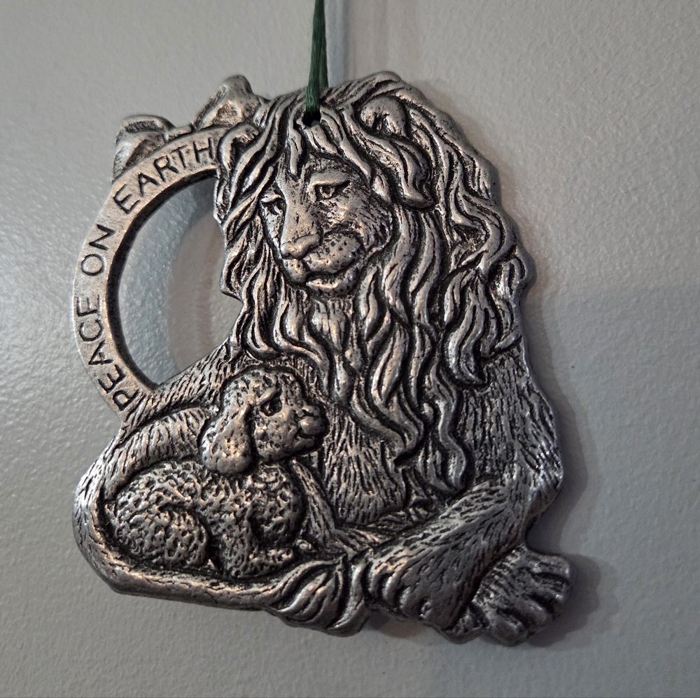 CARSON 1993 Pewter Ornament Lion Lamb Peace On Earth Christmas 3.25 Holiday